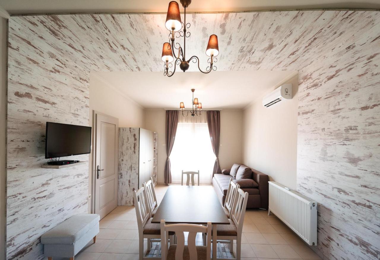 דירות Aranyszarvas Panzio, Etterem Es Grillterasz מראה חיצוני תמונה