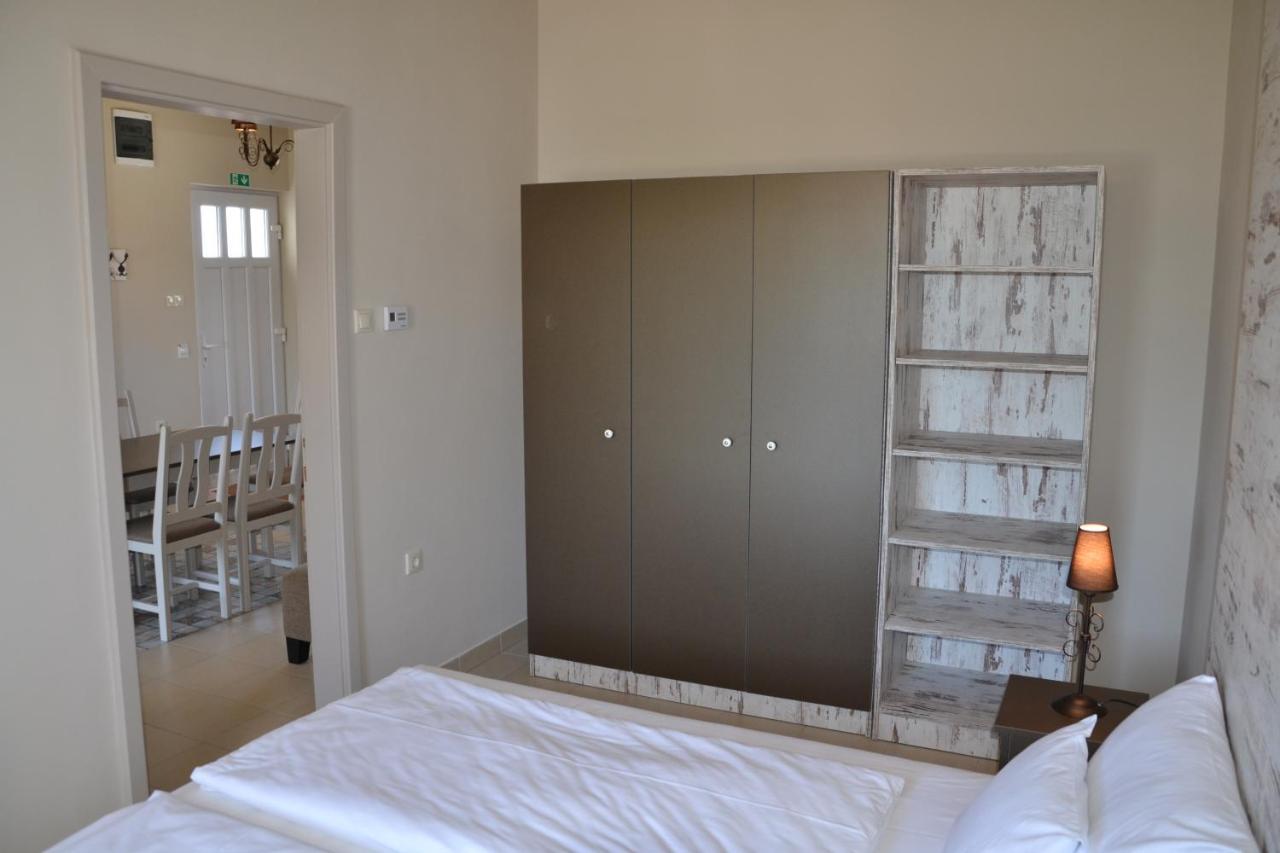 דירות Aranyszarvas Panzio, Etterem Es Grillterasz מראה חיצוני תמונה