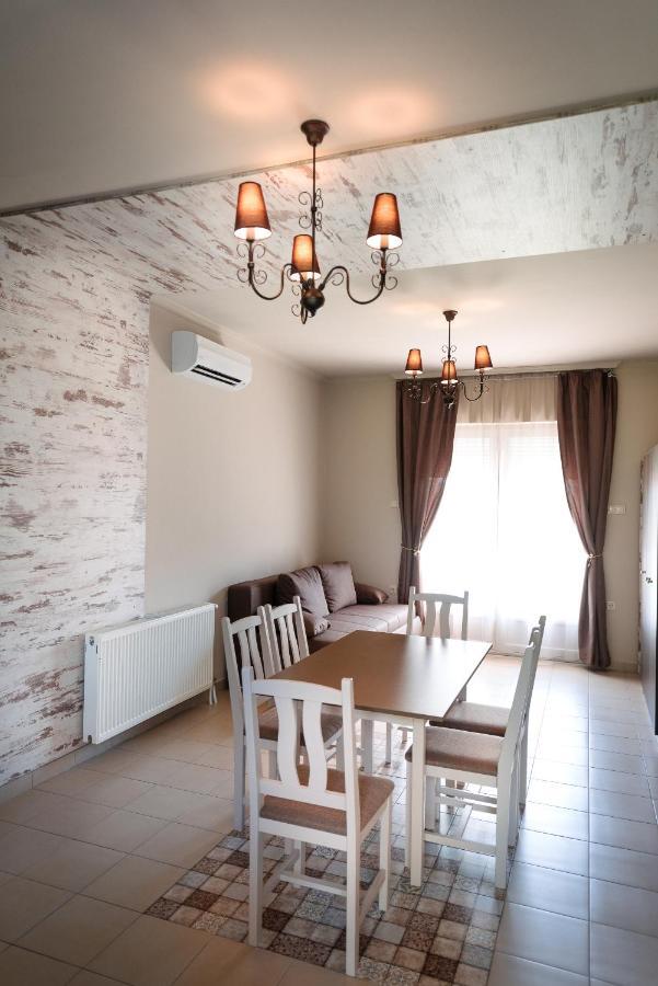 דירות Aranyszarvas Panzio, Etterem Es Grillterasz מראה חיצוני תמונה